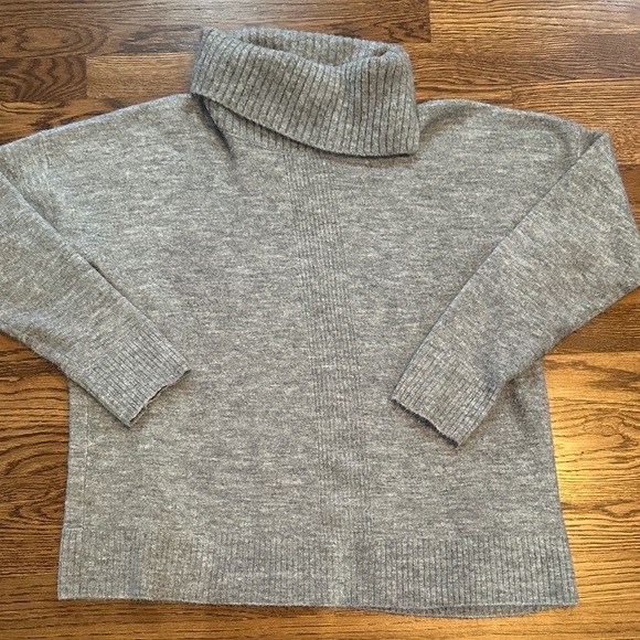 Banana Republic Gray Turtleneck Sweater - Picture 1 of 7